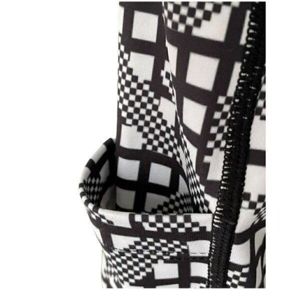 Belcorva Mid-Calf Leggings Women’s Size Small Geometric Athletic Yoga Pockets - Picture 8 of 9